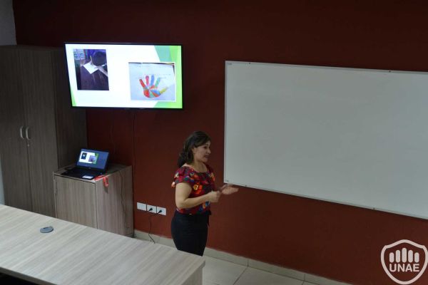 18-10-12-encuentro-de-tesistas-e-investigadores-primer-dia-47-copiarA8146A64-A039-B931-9826-23C0B273A086.jpg
