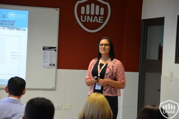 18-10-12-encuentro-de-tesistas-e-investigadores-primer-dia-89-copiar177B3B3D-DDDF-91F4-DC84-13BE330F16EB.jpg