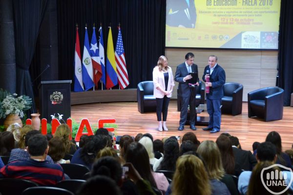 18-10-12-segundo-dia-de-las-jornadas-de-educacion-faela-68-copiar9FFEB245-0A0C-A9C0-4F90-DB31E0514D2F.jpg