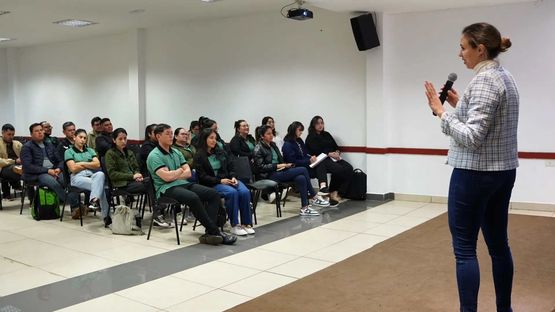 Docentes participaron del Taller de Modulación de la Voz