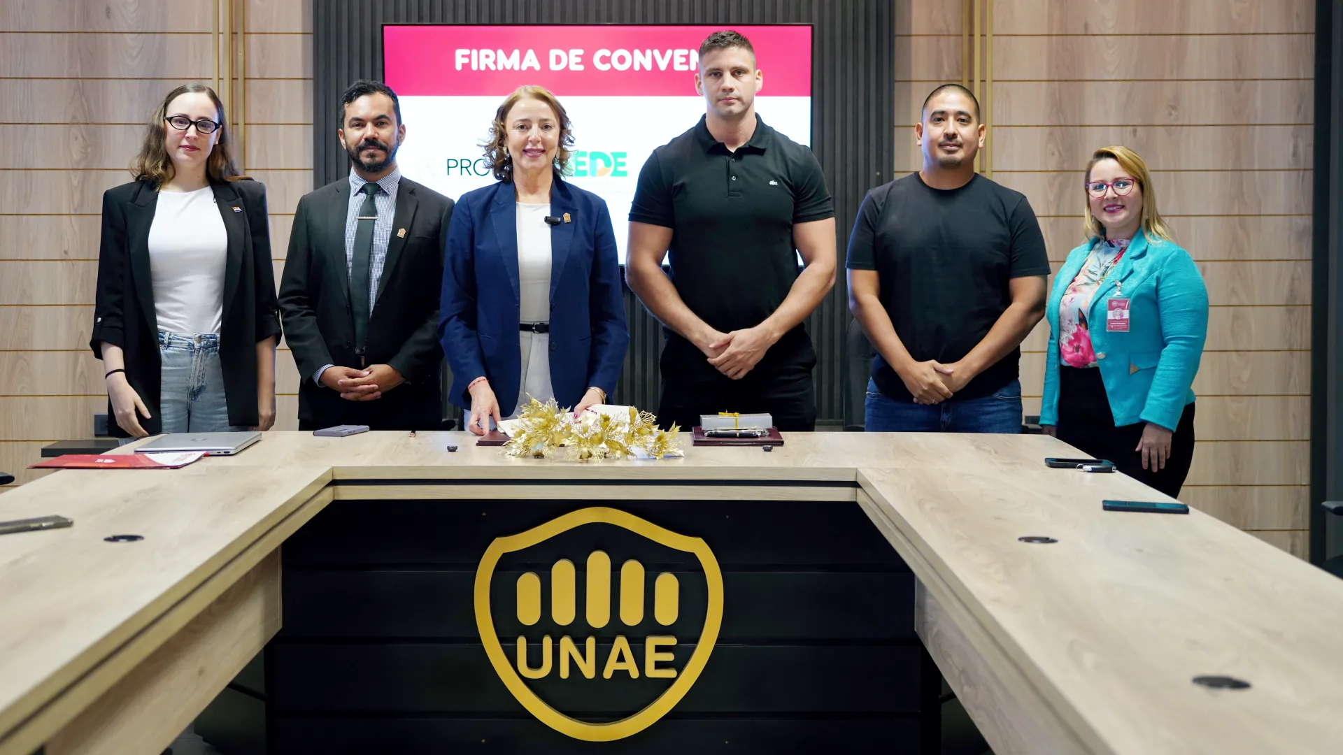 Firma de Convenio de Cooperación entre la UNAE, ISEDE y el Proyecto PRODE