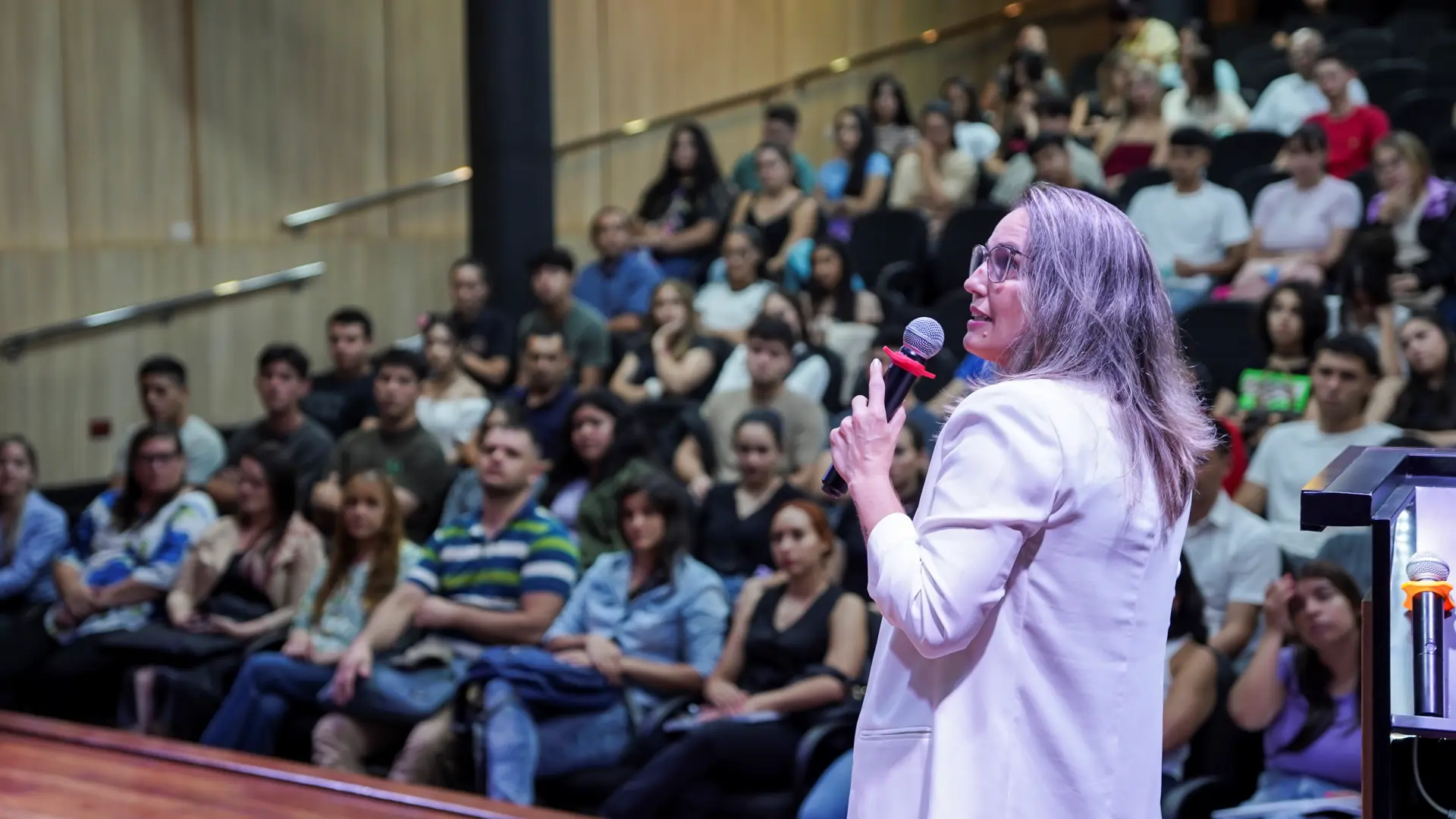 Clase inaugural internacional consolida la proyección académica de la carrera de Veterinaria en la UNAE