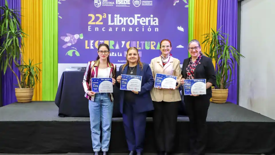 Presentación y entrega de libros resultantes de proyectos cofinanciados por CONACYT y la UNAE 