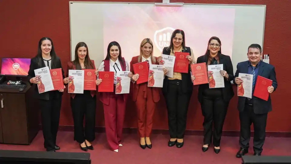 Primera Promoción de la Lic. en Psicopedagogía de UNAE Online: Estudiantes culminaron su formación con la defensa de Trabajos Finales de Grado.