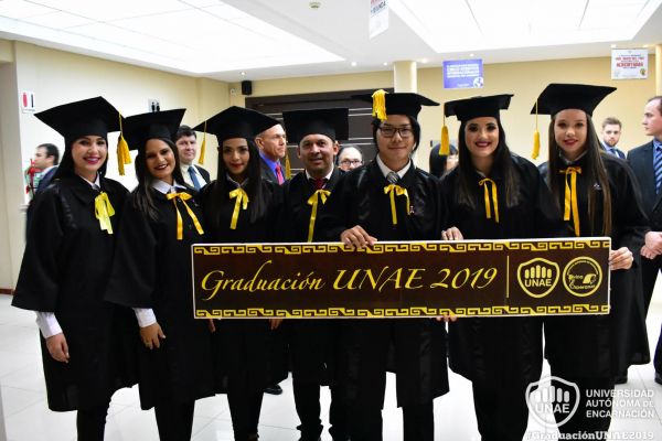 dsc-0101-graduacion-201938445645-3B83-662C-B85B-3005C356B8C2.jpg
