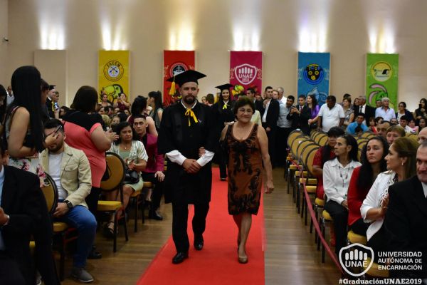 dsc-0157-graduacion-201901289981-D86B-4609-5C01-C7BD5B85D86D.jpg