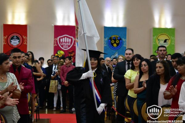 dsc-0187-graduacion-2019E2030B40-BEC2-F330-9B6C-7304F5D6C778.jpg