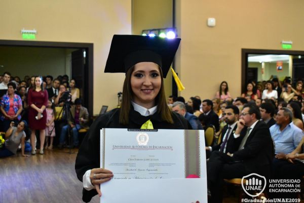 dsc-0370-graduacion-201982D6E621-1414-8513-EF4F-AD3547D92824.jpg