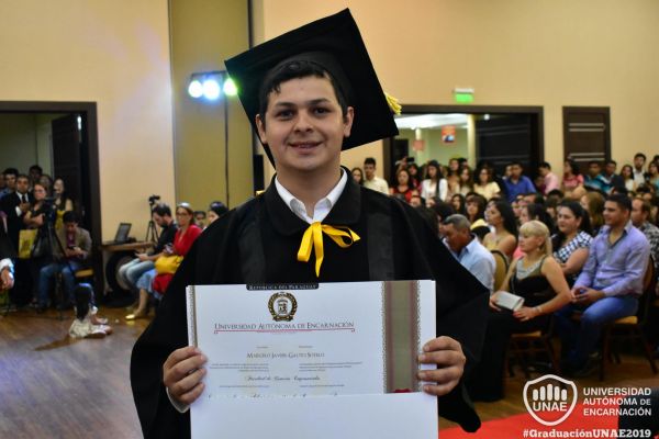 dsc-0431-graduacion-20194DB89611-2E39-3AE8-81F3-9B45F469CE99.jpg