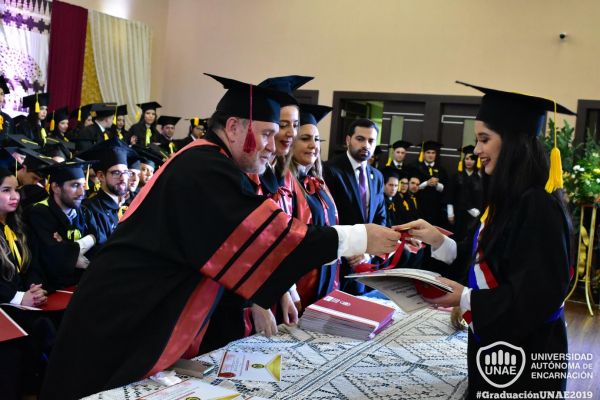 dsc-0512-graduacion-201985FB2DD8-5A35-C17E-9B31-7942F61A8F0D.jpg