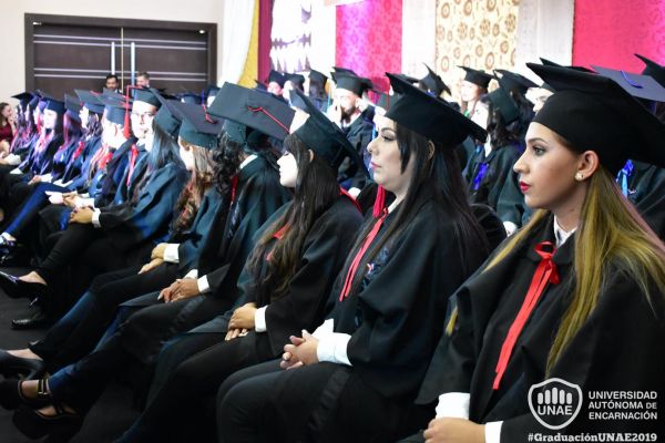 dsc-0792-graduacion-2019E2C1EC05-A84C-1C04-B19A-FE0BCAE4DB96.jpg