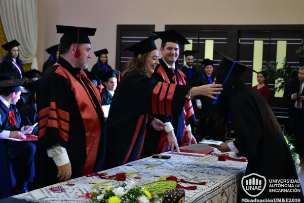 dsc-0945-graduacion-2019E25AC727-0E1C-35A2-4D07-698819CAC2AA.jpg
