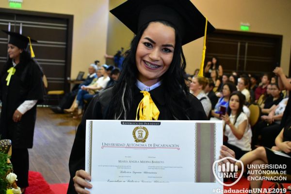 graduacion-post-grado-unae-2019-1094301908F-B257-7247-01C6-3CBC9DD08AB8.jpg