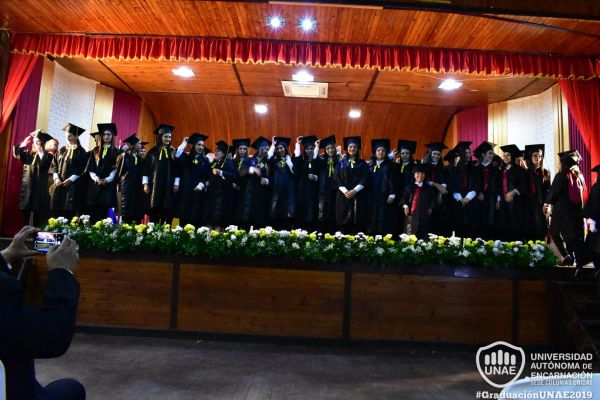 dsc-0108-graduacion-2019B1497025-93C9-FDA5-ED5E-C246393D7585.jpg