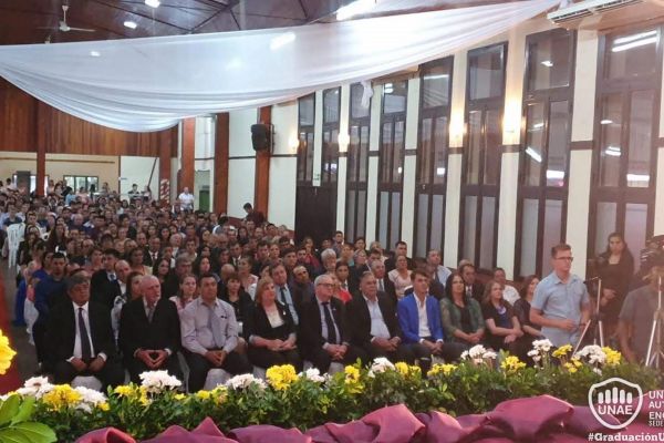 graduacion-colonias-unidas-unae-220CCB6BFF3-56F2-B0DB-8E31-AE4E28293D2A.jpg