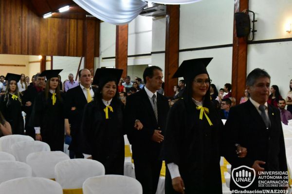 graduacion-colonias-unidas-unae-4519114994-BCD9-CC34-0B76-017DE819C3D5.jpg