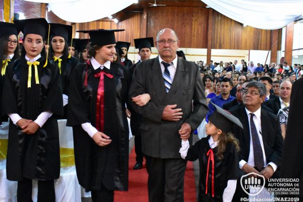 graduacion-colonias-unidas-unae-68E16F7C98-ADEE-F542-96EF-E0FF4916A117.jpg