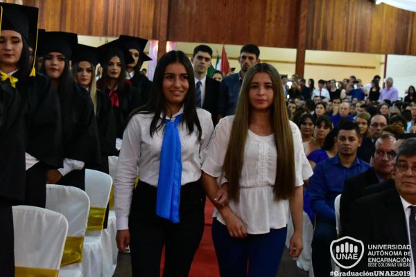 graduacion-colonias-unidas-unae-695DC84DD5-1615-D427-529D-A88284077BD8.jpg