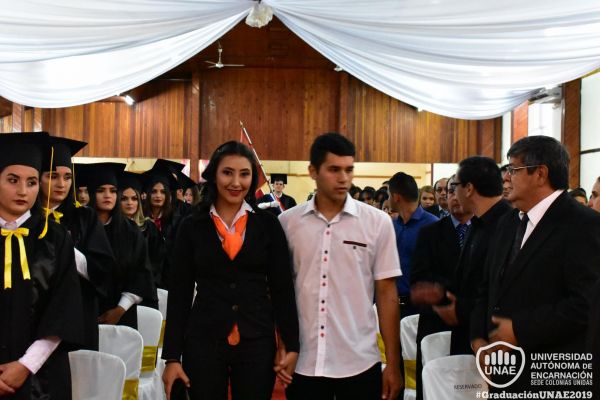 graduacion-colonias-unidas-unae-7381184615-C93F-BA87-EB25-B10D2021A9E9.jpg
