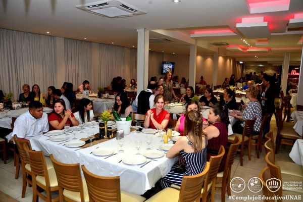 cena-de-fin-de-ano-unae-58F5B5C73-8B73-8065-BD9B-6AB389210FA8.jpg