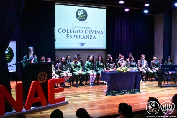 graduacion-colegio-divina-esperanza-16BA0728B2-639E-4AF2-25DB-06EF994336EA.jpg