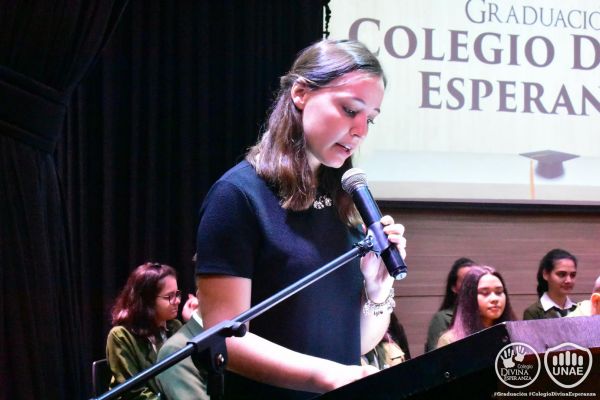 graduacion-colegio-divina-esperanza-19C2DC72B0-3A75-B102-1C71-432EE050289D.jpg
