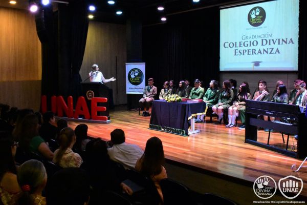 graduacion-colegio-divina-esperanza-231A54430F-0782-4E9A-7A88-FC8F25CC212A.jpg