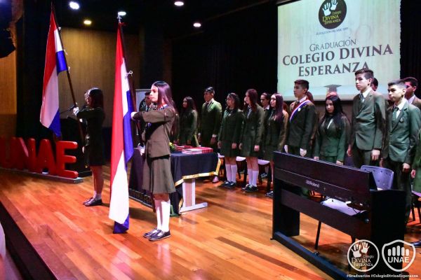 graduacion-colegio-divina-esperanza-52B8B4C48-8398-EE41-79A3-EED8FB625717.jpg