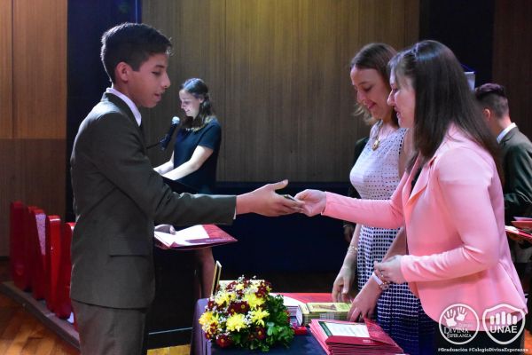 graduacion-colegio-divina-esperanza-noveno-grado-196F5F0EA7-D116-6D6B-98FF-D4A00C25F29D.jpg