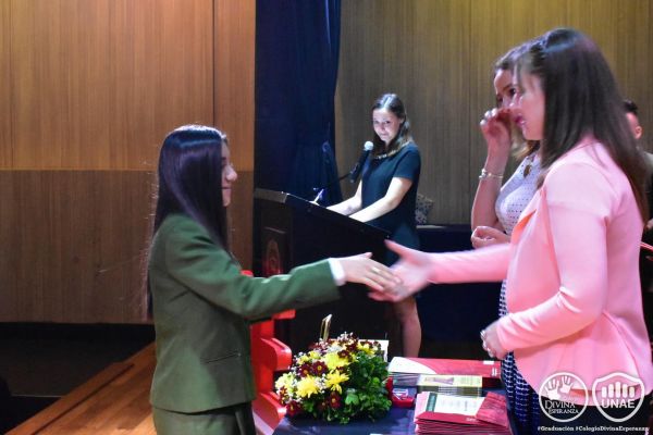 graduacion-colegio-divina-esperanza-noveno-grado-2318A36C67-9395-28E4-9D7D-CAF8CA0CB625.jpg