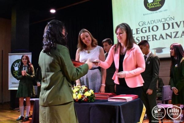 graduacion-colegio-divina-esperanza-noveno-grado-90279AE62-AE85-F7F8-EBEE-93B89D60B6CE.jpg