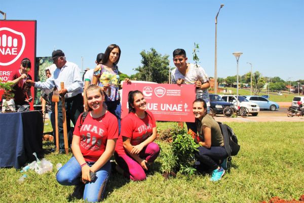 unae-verde-2019-plantacion-de-arboles-17A1101034-B0BF-16AC-0D49-A0C646C78A0C.jpg