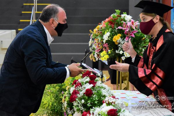 graduacion-unae-isede-2020-10B06E19FC-72D0-477A-882F-A8D0AC5C1AF5.jpg