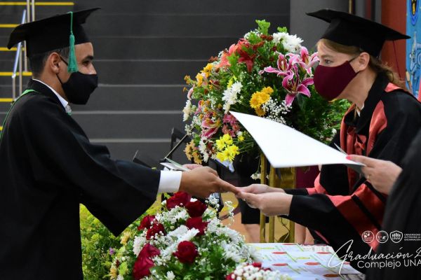 graduacion-unae-isede-2020-139FCFB245-A2CA-3DD5-00E4-200AEB06F4B7.jpg