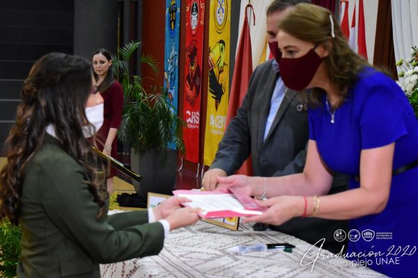 graduaci╟№n-colegio-divina-esperanza-unae-2020-118a000b764-0fda-0252-6407-2aaae415b0c8AE596CC8-DB0E-ABBE-5D07-A7162BAB7A8A.jpg