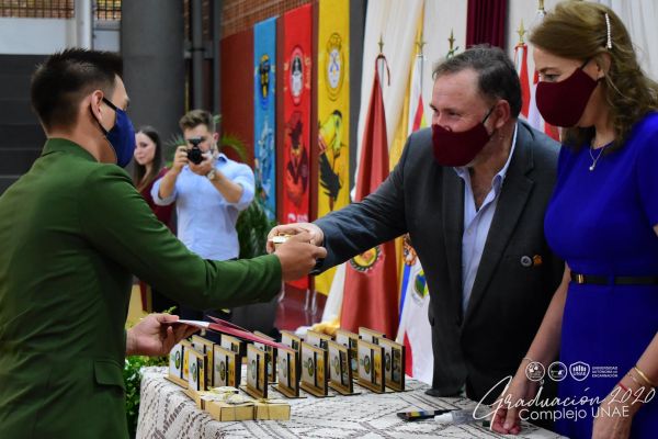 graduaci╟№n-colegio-divina-esperanza-unae-2020-631a8c3800-acc7-09f0-eb64-7d454c0b2a009F2E323B-553A-72B9-D358-AB85782EB363.jpg