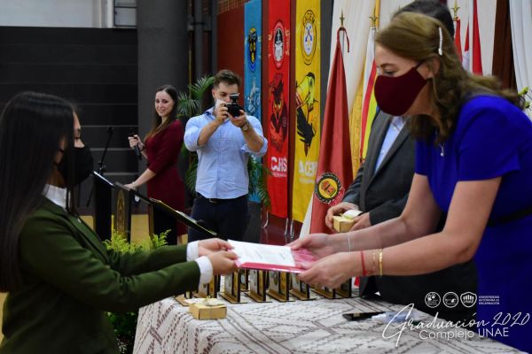 graduaci╟№n-colegio-divina-esperanza-unae-2020-67008ad33f-fa3d-fff4-9ff0-4eacc774631b1FAECA10-0F3D-337E-7E0E-2A411E725B96.jpg