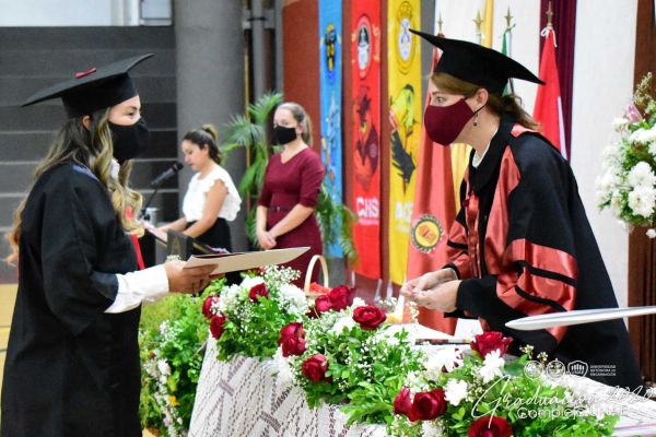 dsc_0100-graduacion-20203394dcb1-caf3-138f-5c3b-1bd64e59003351311A6E-706A-A37B-76A6-800A811061EB.jpg