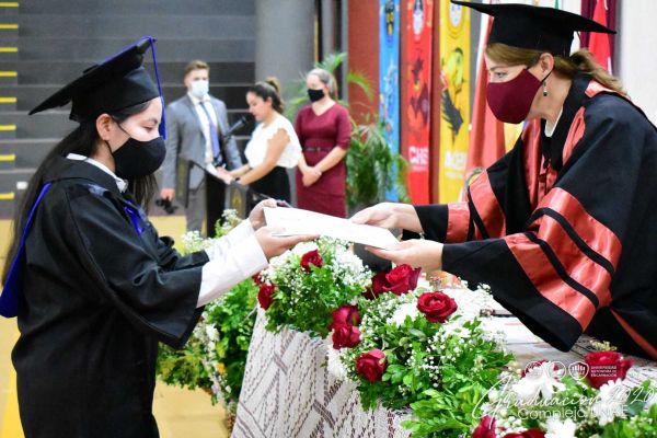 dsc_0162-graduacion-20203278450b-bbe4-5cbd-eed5-ac8a33de915eD05A5A3E-085F-6A4B-B5BF-A0259820E50E.jpg