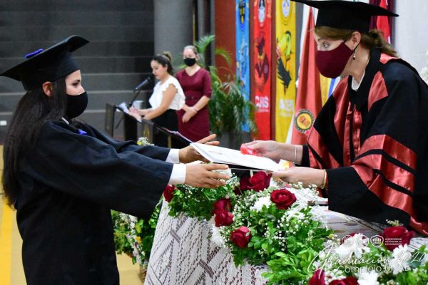 dsc_0177-graduacion-20204fcf3aab-2948-6fb1-e5a2-884f46d042f425782FC6-292C-2DE3-F231-0A79AC328DF3.jpg