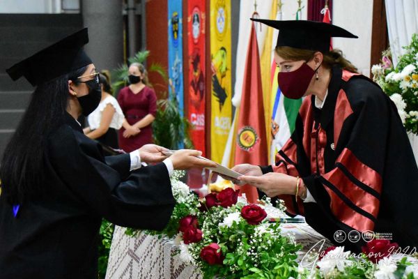 dsc_0223-graduacion-20205a6df3b0-67c9-3b50-653d-ed85cf57394e547DD539-02C6-6E26-3B34-1FBF7A01716A.jpg