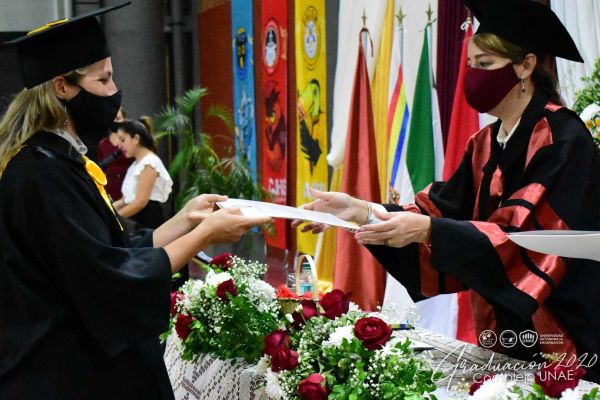 dsc_0473-graduacion-20204601678a-fbd2-7c3c-5189-74e0b923b4c2D0E40181-D3AA-69A6-6609-A27F63FD1367.jpg