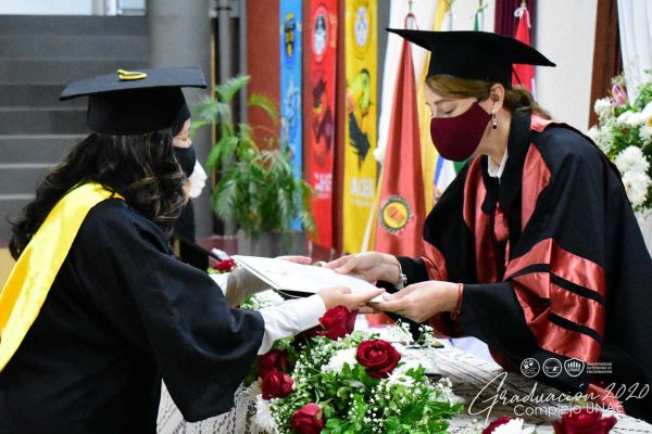 dsc_0532-graduacion-20200b4596d9-fc03-65c2-4a3a-df09f2b0f7ac1B386D91-EDD6-F3CA-B47D-04205897E0AB.jpg