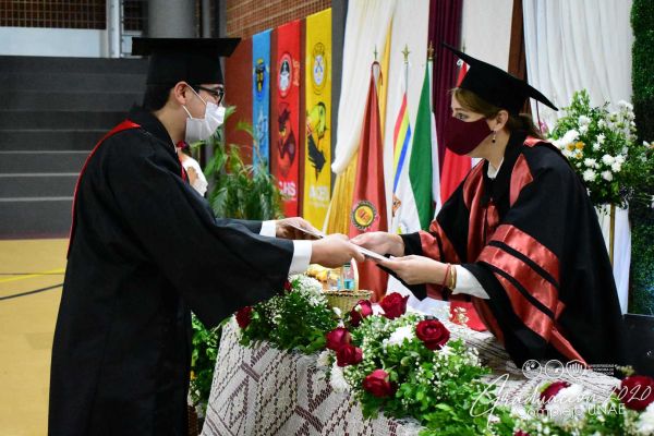 dsc_0620-graduacion-2020f87737b9-4025-92cc-605a-8c3b4f89407d9071F4C0-3B87-F90D-01CD-237DDD92E5BA.jpg