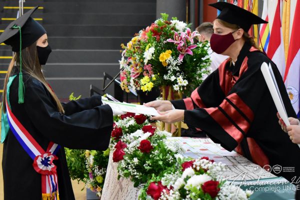 graduacion-unae-isede-2020-14e263902e-72fa-7e1d-3821-89e4cb5c803aE87ABB9D-C254-493C-C9E5-8A9D2A0D3BF0.jpg