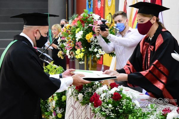 graduacion-unae-isede-2020-1889c8dfba-84c8-874f-613a-81785d1c43e653A8BBCA-E5D5-6FEA-F880-E9F578A0BE3D.jpg