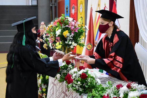graduacion-unae-isede-2020-22509eee59-6c11-afc5-a33f-fa99a0471956B8B4E53B-C75E-7DB5-0DEC-AB1B0EAFD586.jpg