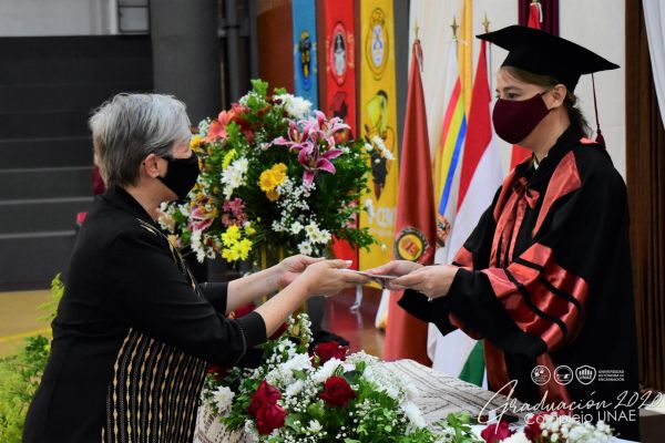 graduacion-unae-isede-2020-29129d8948-01e3-d1c0-6192-174eb4a965571B676C40-2D4B-C6EC-B504-6D30B7F484BB.jpg