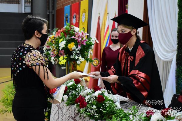 graduacion-unae-isede-2020-33658b83e4-37b6-b749-103b-7eff4fd43b989F159652-EAC0-DDC8-EB61-0728161D7F8E.jpg