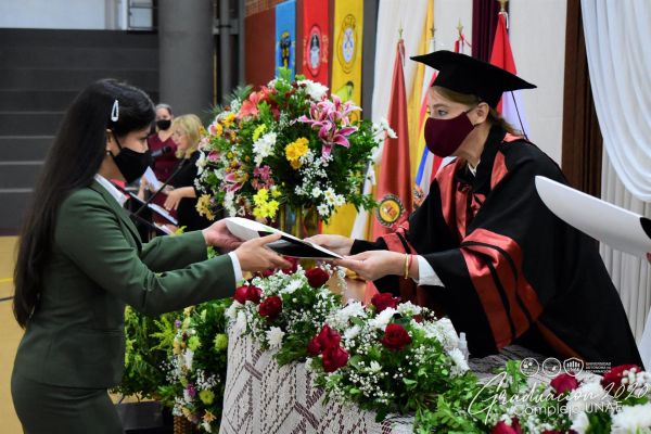 graduacion-unae-isede-2020-37426cccf3-c591-2ede-1060-2ef025506f8e2858C19B-E1F7-C2BC-BF41-04F7DA4AB13C.jpg